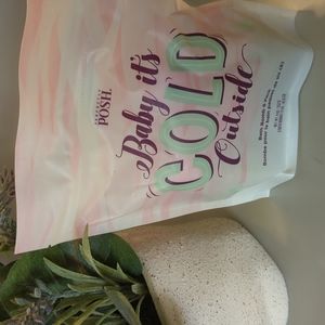 Perfectly Posh Baby It's Cold Outside Bath Bomb 6 Pack